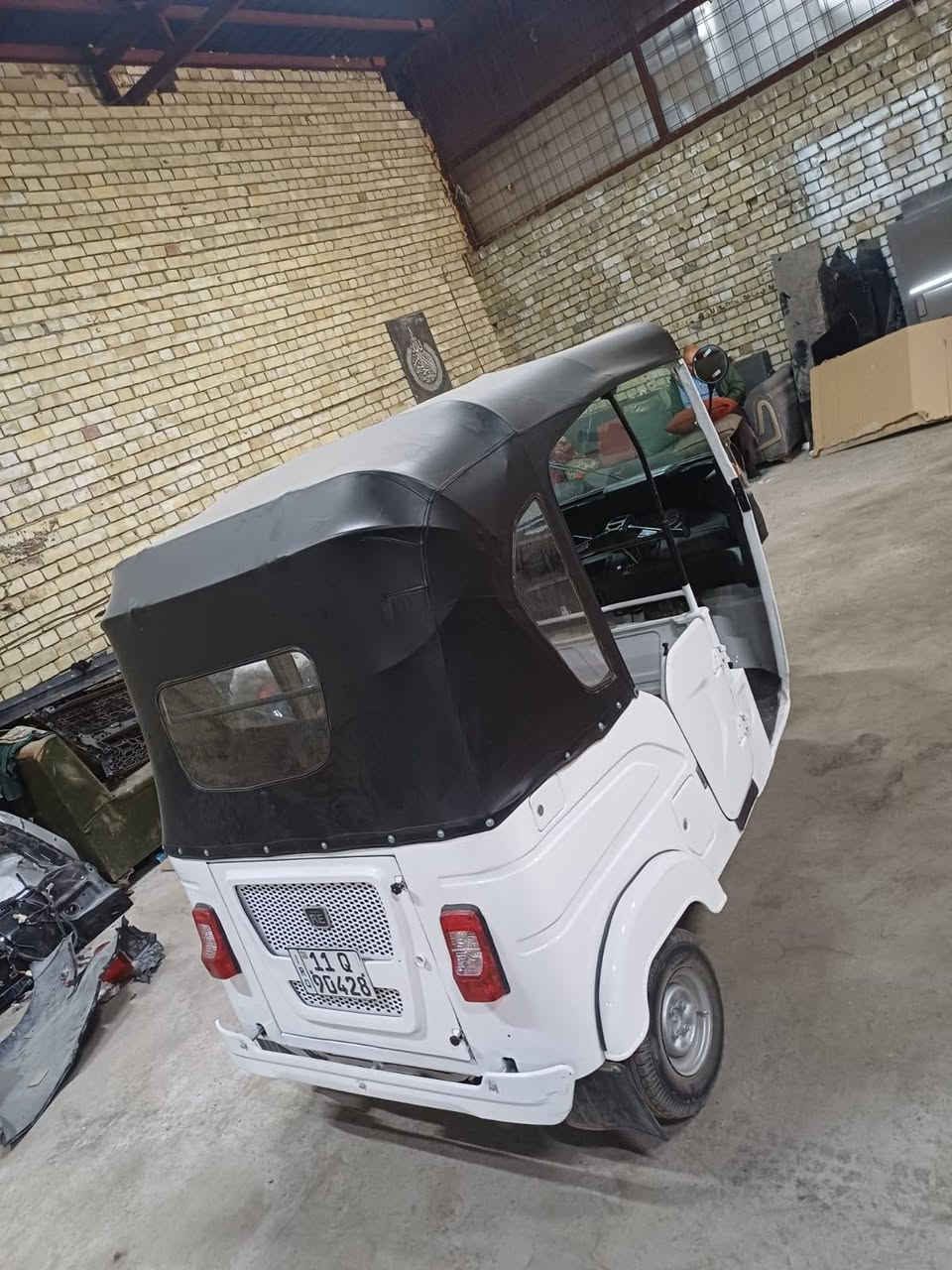 السلام عليكم ورحمة الله وبركاته 

تكتك موديل 2021 شهر 11 
رقم وسنويه وشرط تحويل 
التكتك معمره تعمير كامل كلها 
صابغه صبغ عام مكينه مجفته 
السعر مناسب لشراي للاتصال 
*********** مكاني بغداد الكماليه
