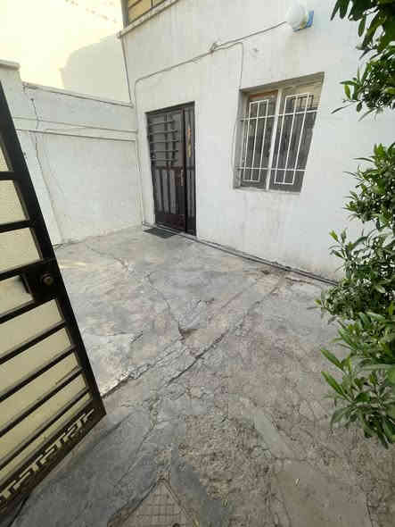 #للايجار____في____السيدية 
مشتمل طابق ارضي معزول 

يحتوي على غرفة وصالة ومطبخ وخدمات 

قيمة الاجار:550 قفل 

للاستفسار:***********

او زيارة مكتب الفهد الهندسي للمقاولات العامة/شارع جامع الاقصى مقابل مكتبة الحكم سنتر
