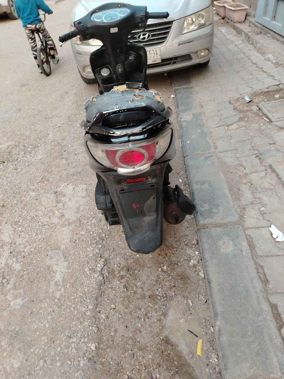 السلام عليكم للبيع دراجة كامكو جي فور ياباني نضيفة مابيها اي اعطال 400 ألف قفل مكاني النجف حي العدالة ***********
