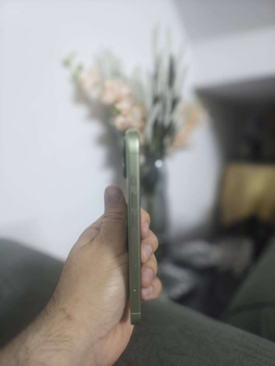 ايفون ١٧ عادي 
جهاز دبل  شريحه ( 2sim card )
بطاريه ١٠٠
عدد دورات الشحن ٣٥ 
ذاكره ٢٥٦
جهاز مكفول 
السعر ١٢٧٥٠٠٠ 
عنواني بغداد . اليرموك
***********
