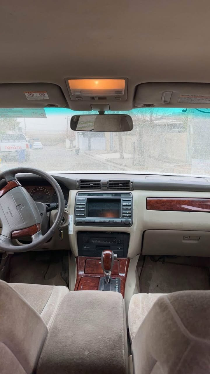 تويتا كراون ٢٠٠٢ براوه دوو توكمه مكينه D4 ليداني نيه گير و مكينه ته قه و ره قه هه مووي به شه رته مالي ماده ني به شه رت بس ره قم وي سويجي له گه له شوين هه ولير سعري ٤٢ مجالي كه م رقم تلفون *********** أربيل, العراق
