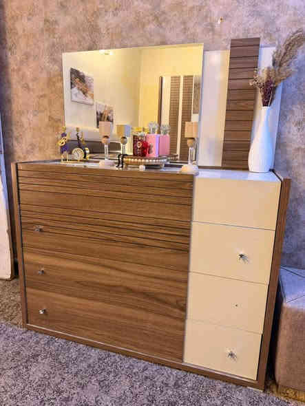 غرفه تركيه ٧قطع نضيفه جدآ استخدام قليل مجرات هايدروليك السعر .. ٦٥٠ .... المكان بغداد
***********
