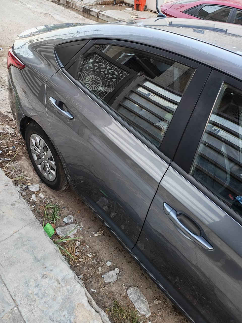 اكسنت موديل ٢٠١٨ رقم اربيلي بأسمي تتحول بأسمك ثاني يوم ماشيه ٦٦ ألف مواصفات عاديه تحكمات شاشه بلوتوث مثبت سرعه مانع انزلاق  ضربتهه بسيطه بالصدوك السعر ١٢٠ وبيها مجال بسيط الاتصال عالرقم ***********

