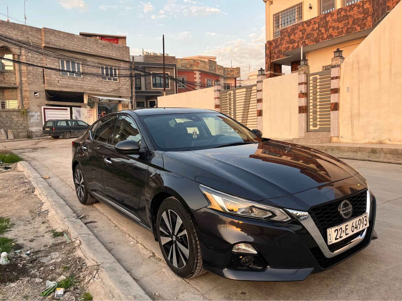 بجم كبس خلف كبس 
حادث جانبي 
فول مواصفات 
فتحة سلايت 
رادر 360 
قيادة ذاتية كشن تدفئة ستيرن تدفئة 
طخم تاير جديد
طخم جديد السيارة ما ناقصها شي 
1N4BL4DV5KN311464
مكان السيارة موصل 
*********** موصل, نينوى
