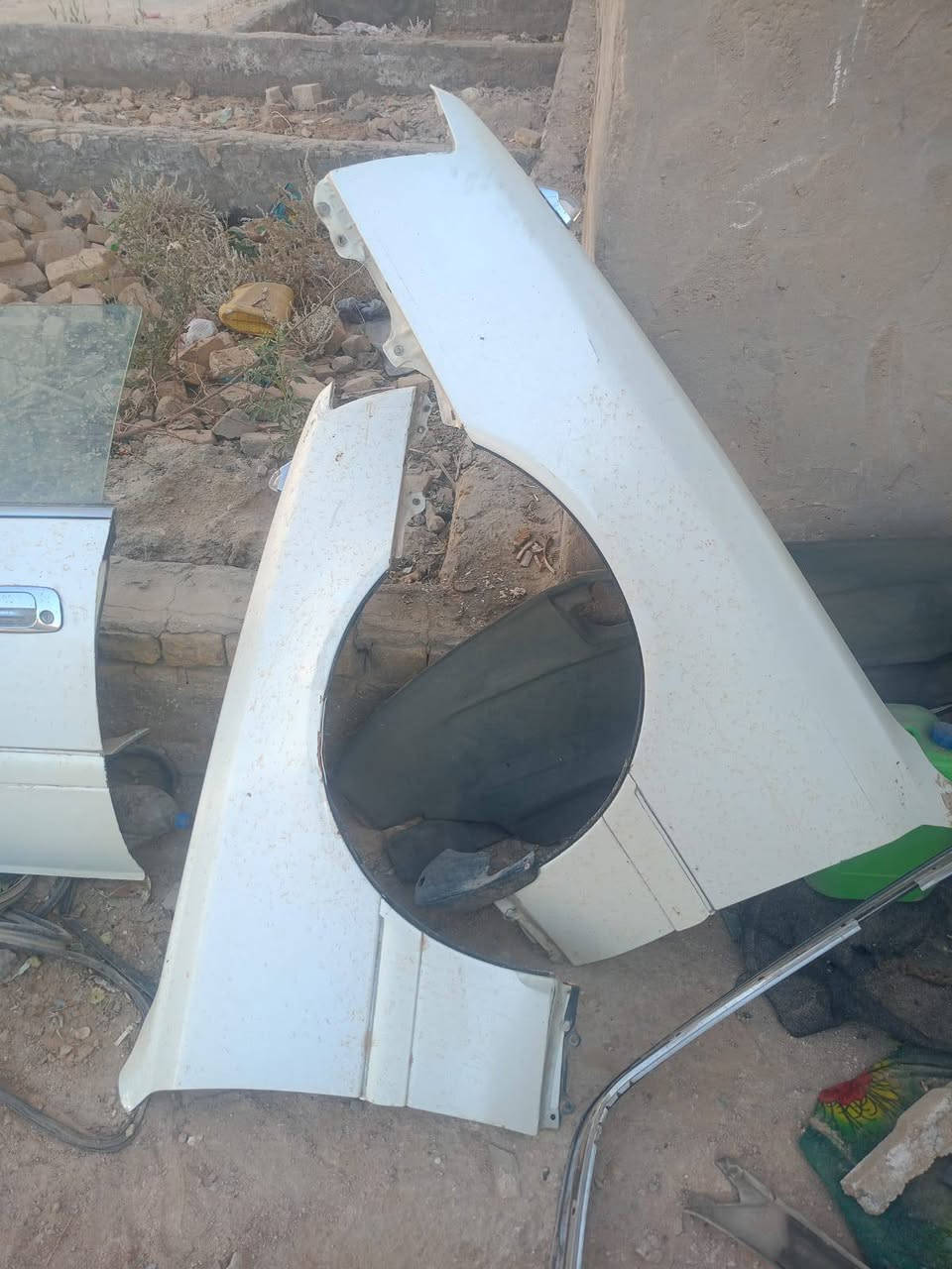سلام عليكم غراض راس ثور فلات صدفي فره كامله هيه وبطاين وتنته جنطه وبيبان مقفلات كيجات بك لايتات سفايف كامله السعر 400 الاتصال ***********
