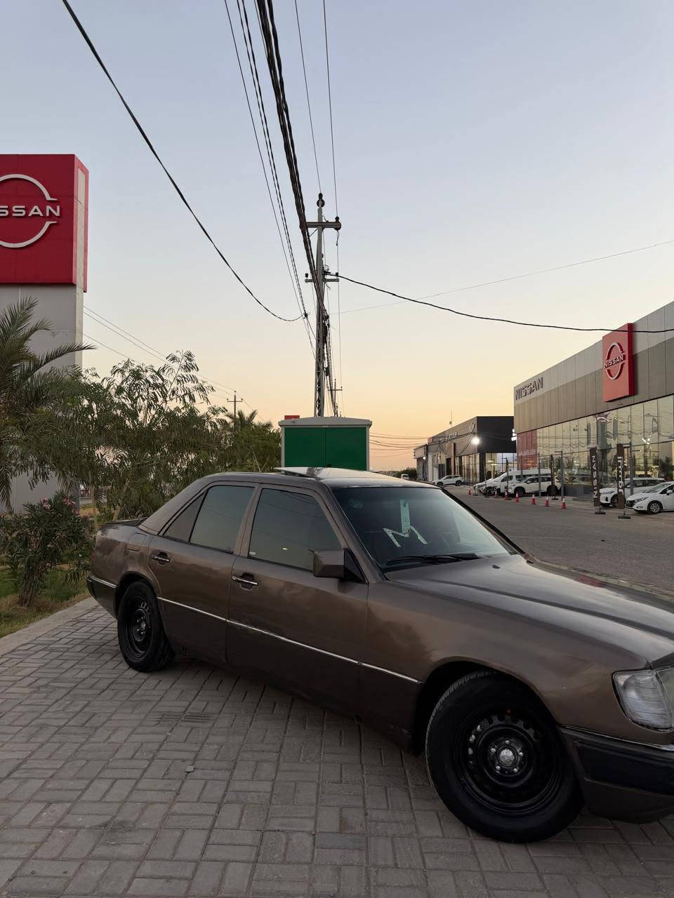 #مارسدس_بنز موديل ٨٩ سياره جاهزه كير ومكينه vvt وحداديه وتخم تاير تبريد شغال سنويه ماساقطه مكفوله من الضربه القويه بيها طخه ب الجاملغ الخلفي السعر ٤٥ بيها مجال مكاني نجف ***********
