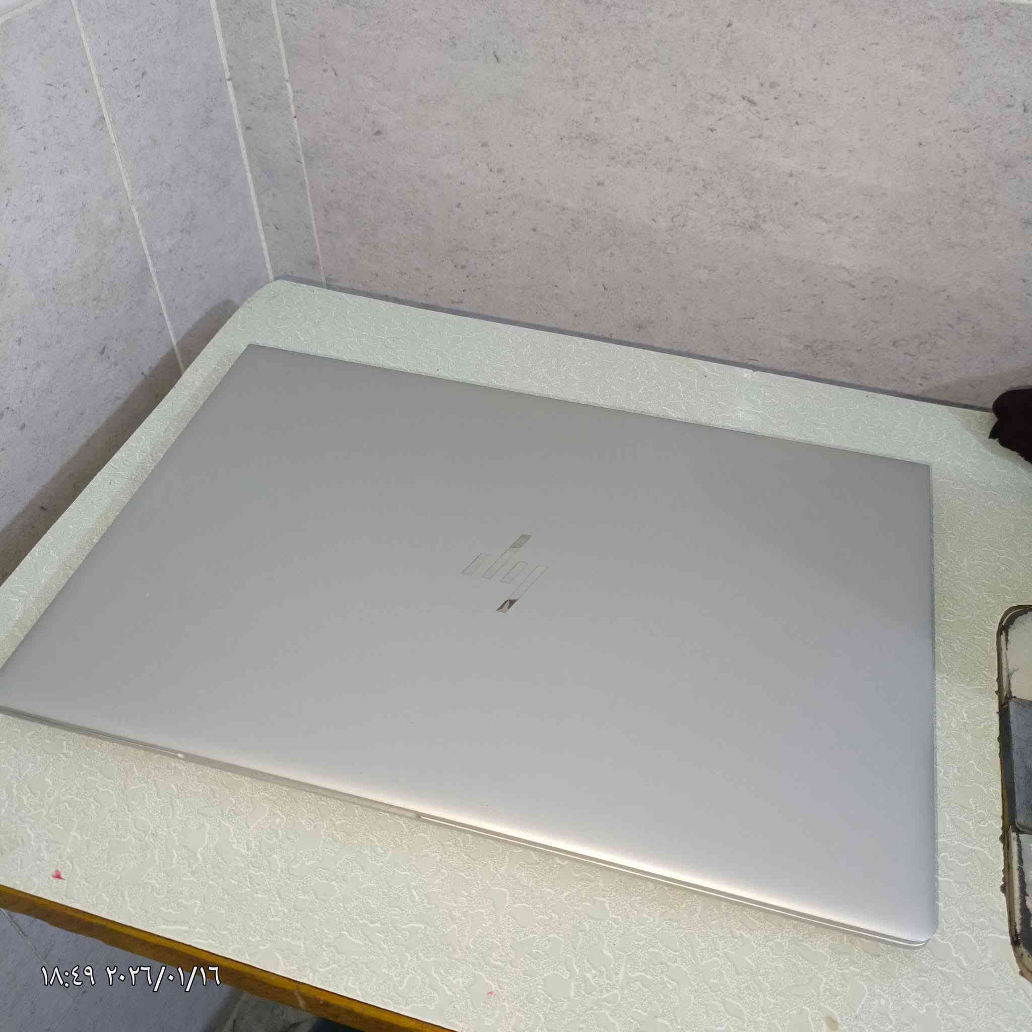 للبيع: لابتوب HP EliteBook 850 G6 – نظافة 90٪
المواصفات الأساسية للجهاز:
المعالج:
Intel Core i5-8365U بسرعة تصل إلى 1.90GHz – معالج اقتصادي وقادر على تشغيل البرامج اليومية بسلاسة مثل الأوفيس، التصفح، الاجتماعات، وبرامج الجامعة.
الذاكرة العشوائية (RAM):
8GB 
التخزين:
256 ssd 
الشاشة:
15.6 إنش بدقة ممتازة ومناسبة للدراسة والعمل والفيديو.
اللمس:
الجهاز يدعم خاصية اللمس مع 10 نقاط Touch Support،
النظام:
Windows 11 Pro –
بطارية تشغل 4 ساعات تقريبا 
كيبورد عربي انكليزي مع انارة ليزرية 
صوت واضح
هيكل قوي من الألومنيوم
السعر 400 الف 
***********

