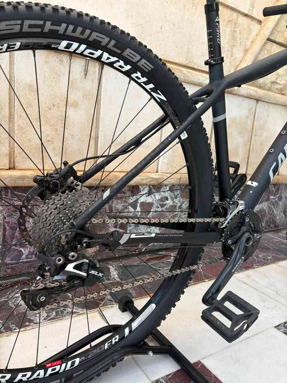 السلام عليكم
للبيع Cannondale Lefty f29🌟
المعدن كاربون
حجم الفريم M 
حجم التاير 29 
كروب سيت SLX 
بريكات DEORE 
تايرات من شركه SCHWALBE بنضام الچوبلس  
وياله من شركه ZTR RAPID
قبضات CANNONDALE
ستيرن CANNONDALE 
رگبه CANNONDALE

للتواصل/***********☎️
مكاني بغداد زيونه 710📍
يتوفر توصيل جميع انحاء العراق🚚
