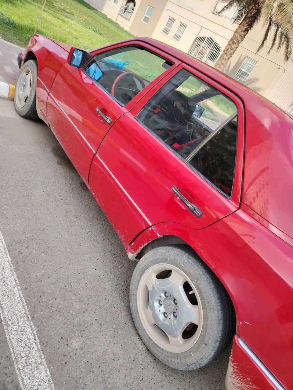 مارسيدس موديل 1990 لون احمر بأسمي شماليه اربيل جديده رقم دولي جاهزه سعرها 60  وبيه مجال الاتصال على الرقم ***********  ومن الله التوفيق
