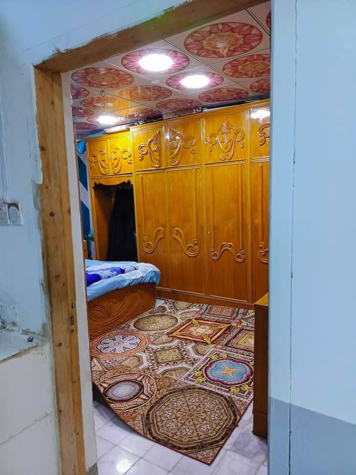 سلام عليكم بيت بلديه معامله كامله واصله للتقييم المساحة ١٥٠متر بي ٣غرف وصاله وستقبال وتخاريج ومطبخ غرفه سويت المكان النجف حي الشهداء خلف مركز الأحداث الرقم ***********
