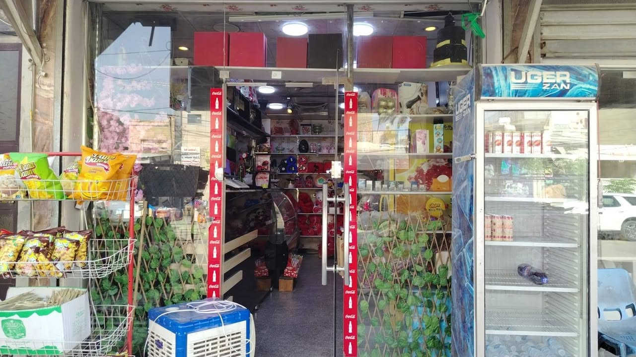 سلام عليكم مرخصه الادمن المحترم للبيع أغراض أسواق شلع..ميز عصائر مرمر كبير شغل ايطالي
باب جام 3 صفاكات 
مراوح سقفيه عدد 2
بلازمه صغيره 
كامرات مراقبه 
ميز عدد 2 
كراسي عدد 4
رفوق خشب ايطالي ثلاث مترات 
باترينه شموع 
سبلت طنين 
سلات اجباسه عدد 4 
كاشير 
رفوف متر 
رفوف اسود عدد 2 عارضات 
عارضه اللعاب اطفال 
عارضه مصاص عدد 2 صغيره وحده مغناطسيه 
اله تغليف 
اله تيب عدد 2 
باترينه رقوف حديد 
عارضه عامدي عدد 2 
عارضه ميك مبيره خمس رفوق 
تختات خشب ارضيع عدد 4
سلام عليكم مرخصه الادمن المحترم للبيع أغراض أسواق شلع..ميز عصائر مرمر كبير شغل ايطالي
الاتصال على الرقم ***********
ممتواجد علنت اتصال فقط...

