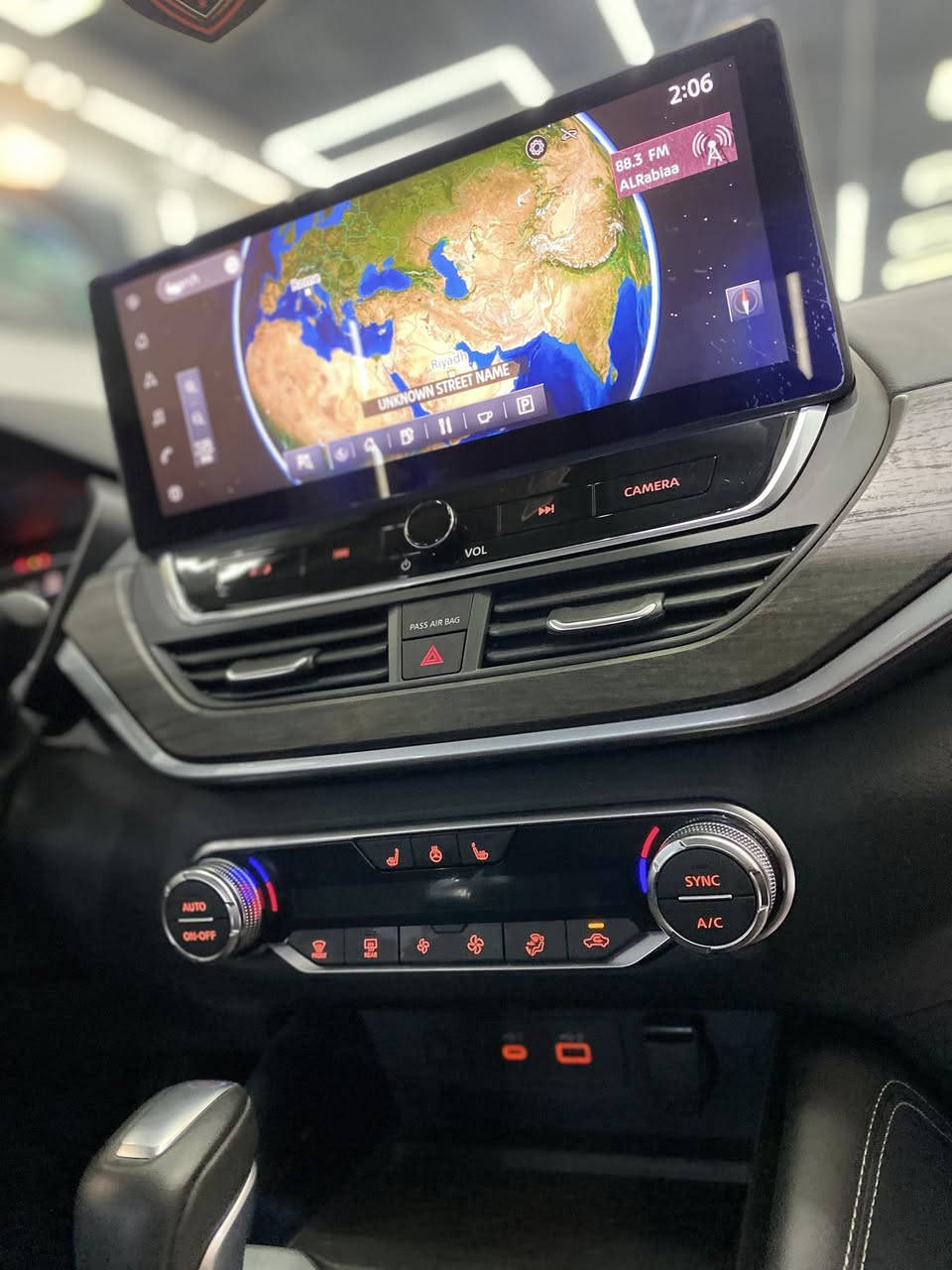 نيسان التيما 2025 بلاتينيوم ✨
صفر مماشيه فقط 49 ميل يعني صفر
🔹 محرك 2.5 اقتصادي وقوي بنفس الوقت  
🔹 داخلية جلد فاخرة + تبريد وتدفئة مقاعد  
🔹 شاشة كبيرة + ملاحة + صوت عالي 
🔹 فتحة سقف + شاحن لاسلكي  
🔹 كاميرا 360 + رادار + بصمة تشغيل
الصبغ فقط بصندوق مكان الرقم لاغيره يعني مو كل الصندوق 
بدون رقم تترقم فقط محافظات كردستان 
المكان اربيل📍
السعر 188$ 
للتواصل ☎️
***********
