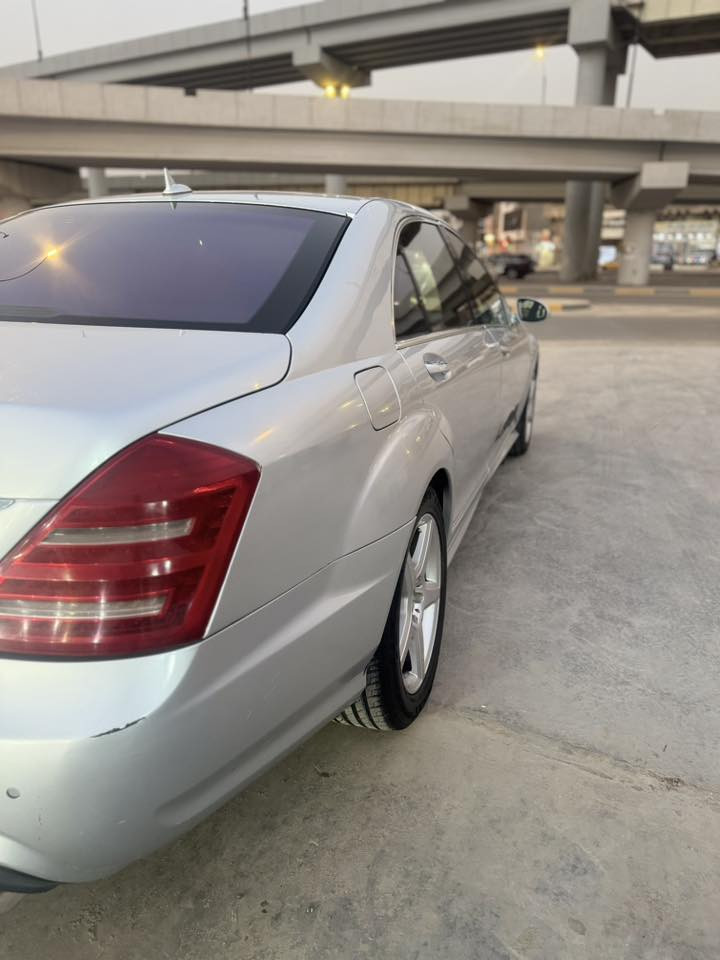 السلام عليكم s550 فول مواصفات مينعدن مكفوله من كلشي ماعدا جاملغ صبغ سياره جديده السعر 75 وبيها مجال مكانها بابل للاستفسار ***********
