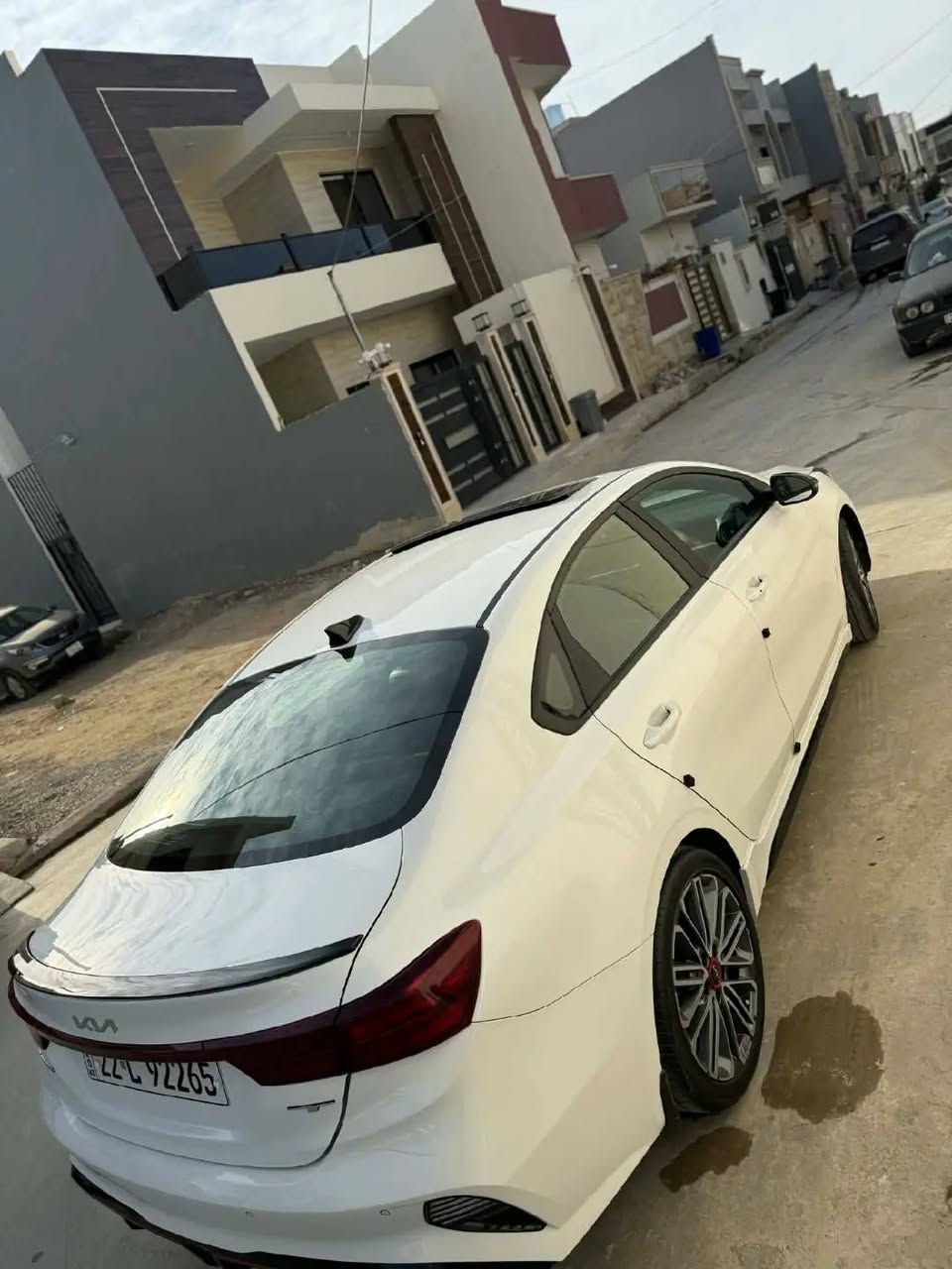 السلام عليكم
كيا فورتي موديل 23 

فول مواصفات 1/1

محرك 16توربو                                                       ضررها باب امبدل ومصبوغ.                                     السياره حيل حيل حلوه 

مواصفاتها.

سلايت

تشغيل عن بعد 

ابواب وصندوق بصمة

كاميره خلفية دواره 

رادار توقف ذاتي مانع اصطدام

رادار جانبي

هندبريك بصمه. 

اوتو هولد

سماعات هارمن كاردن

كشنات تدفئة +تبريد

كشنات جلد وكهربائي

ثلاث وضعيات للقيادة (ايكو - سبورت_سمارت) 

اضواء ترحيب عند الاقتراب 

مثبت سرعة ذكي (التحذير عند مغادرة المسار) 

نقطة عمياء 

رقم جديد اربيل

مكان السيارة /اديالى السعر خابرني وتدلل 

تفاصيل والسعر الهاتف واتساب ‏‪***********‬‏
