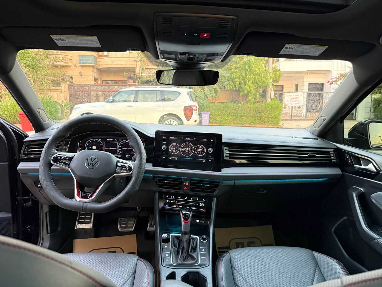 Jetta GLI autobahn 2025 VIP
فول فول فول مواصفات، واحد على واحد (١/١)، 
بجم كبس، پێش و پشت كەپس، 
واحد جاملغ مصبوغ، وبابين تبديل شركة.
دوو سویج.
ڕەقەم کراوە.
*********** أربيل, العراق
