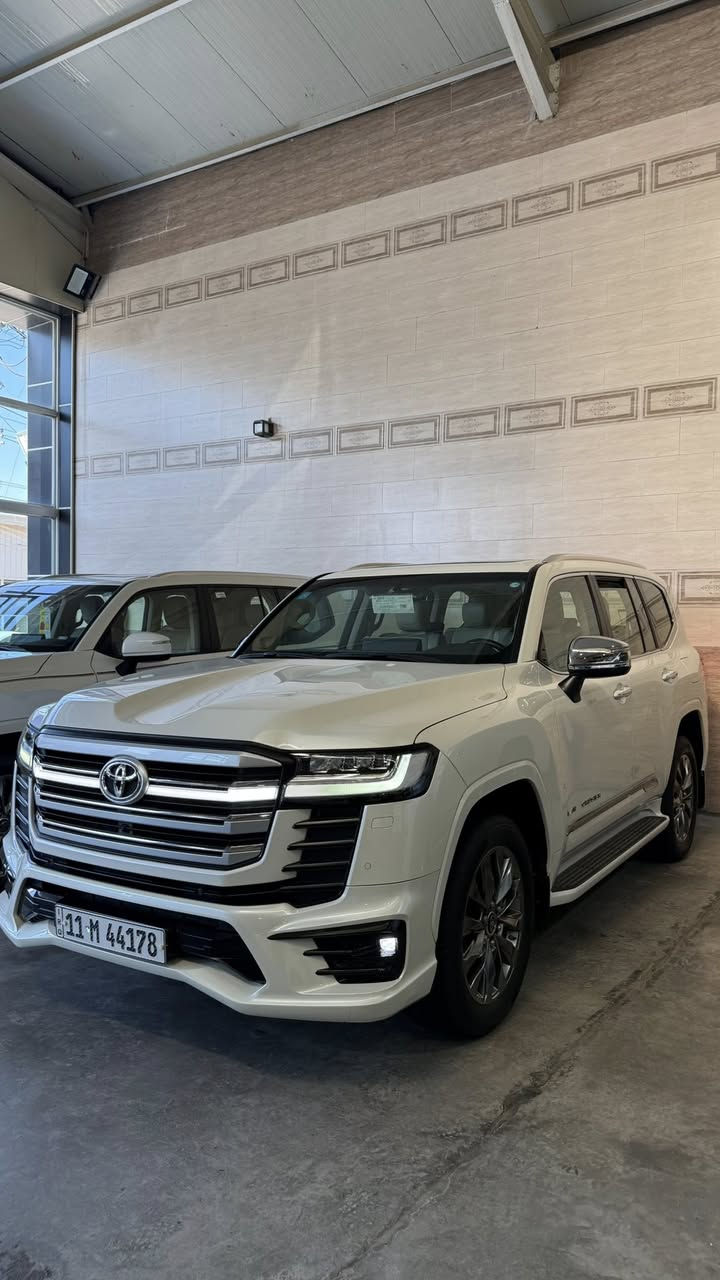 لاندكروز 2023 VX
ماشية 19 الف 
مغلفة كامله PPF
 ام الضمانSAS اصلية  
كشنات ذاكرة
كامرات 4 
كراسي خلفية كهرباء + تبريد 
كراسي امامية تدفئة تبريد +كهرباء 
شباك ليد اصلي 
لحاية اصلية مو شد 
شاشة جبيرة 
فتحة سقف بصمة 
تعديل مسار 
سماعات JBL
دشبول ديجيتل 
ماوس شغال بلادي 
سايد بريك دكمة
ستوب لايت 
ومعروفة مواصفات VX تجي فول 

السيارة مكفولة كفالة عامة ومغلفة 

السعر 70 الف وبيها مجال 

***********
