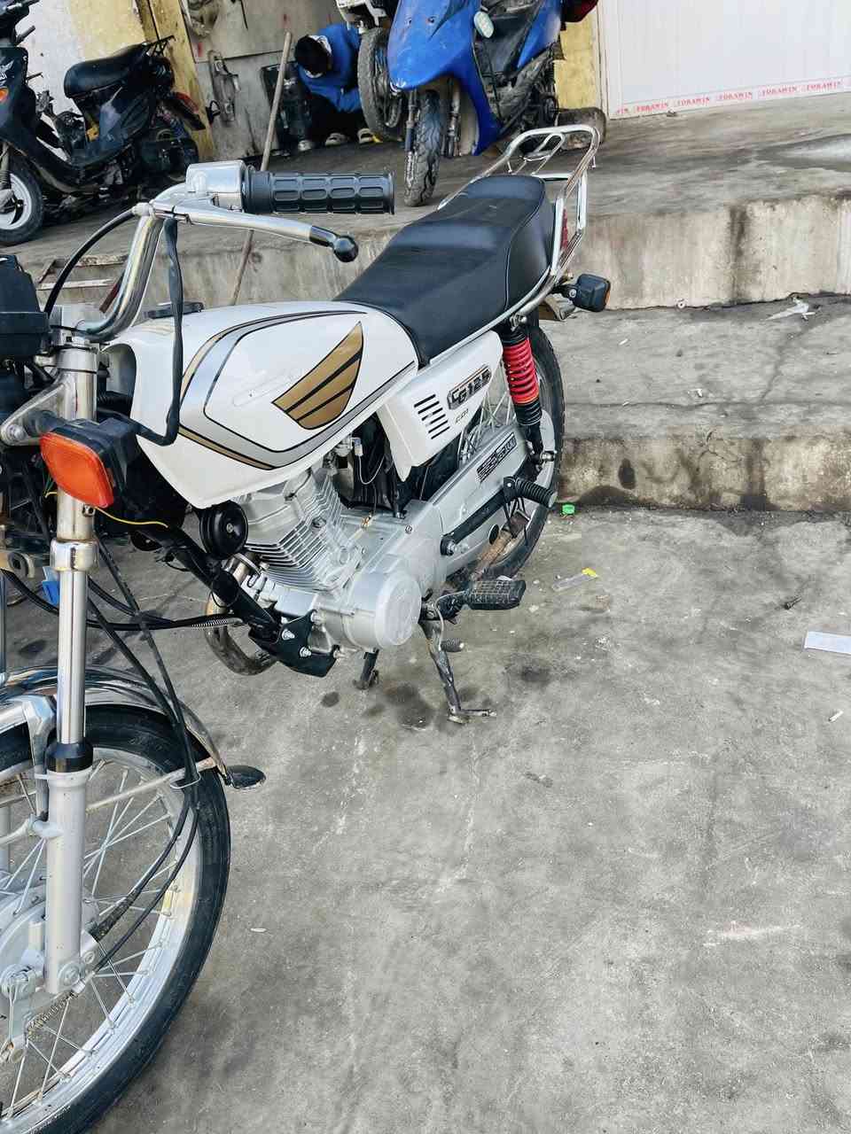 دراجه نامه 2024 البيع مفتوح الباقي شرط السعر 450 وبيه مجال مكاني حي البكر ***********
