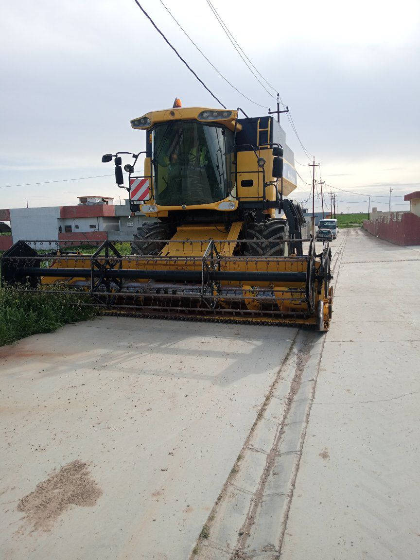 السلام عليكم للبيع حاصدات اثنين نيوهولند Cs حجم 540 دبل ادرام طبلة ٢٠فود حلك لعاب قفل اكسل والثانية تك ادرام طبلة 17فود المعمل هوه العنوان موصل قضاء الحمدانية رقم الهاتف ***********
