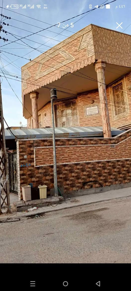 المساحة : 273 ركن 
الموقع :حي الجامعة
منطقة ال 26  مقابل المدينة المائية 
شارعين 10
الوجة : 21متر 
النزال :13
البناء : 2013

الطابق الاول : استقبال 10 متر +  هول 
طارمة + حديقة ومدخل خلفي غرفة نوم 6*4 
صالة مفتوجة عطابق الثاني 6*6 صحيات خارجية وداخلية 
 مطبخ 

الطابق الثاني : 4 غرف نوم كبار+ صحيات + صالة 
البيت صب كونكريت بناء جناي 
للاستفسار الاتصال على الرقم 
*********** النجف, العراق
