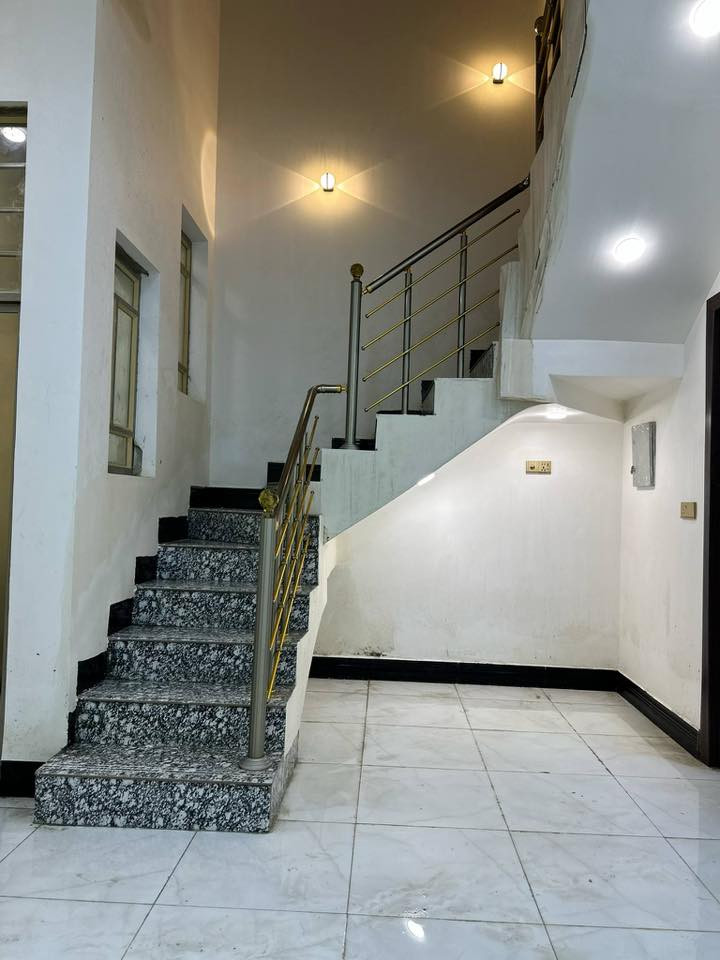 مشتمل للبيع او الايجار  بناء حديث 2025 مكون من 3 غرف و3 حمامات وجه فرع منطقه ال19 خلف مجمع البرديني ونهاية شارع مدرسع الاعظمية 
*********** الرجاء عدم دخول مندوبين او وسيط 
ملاحظة عائلة صغيرة وايجاره -400
