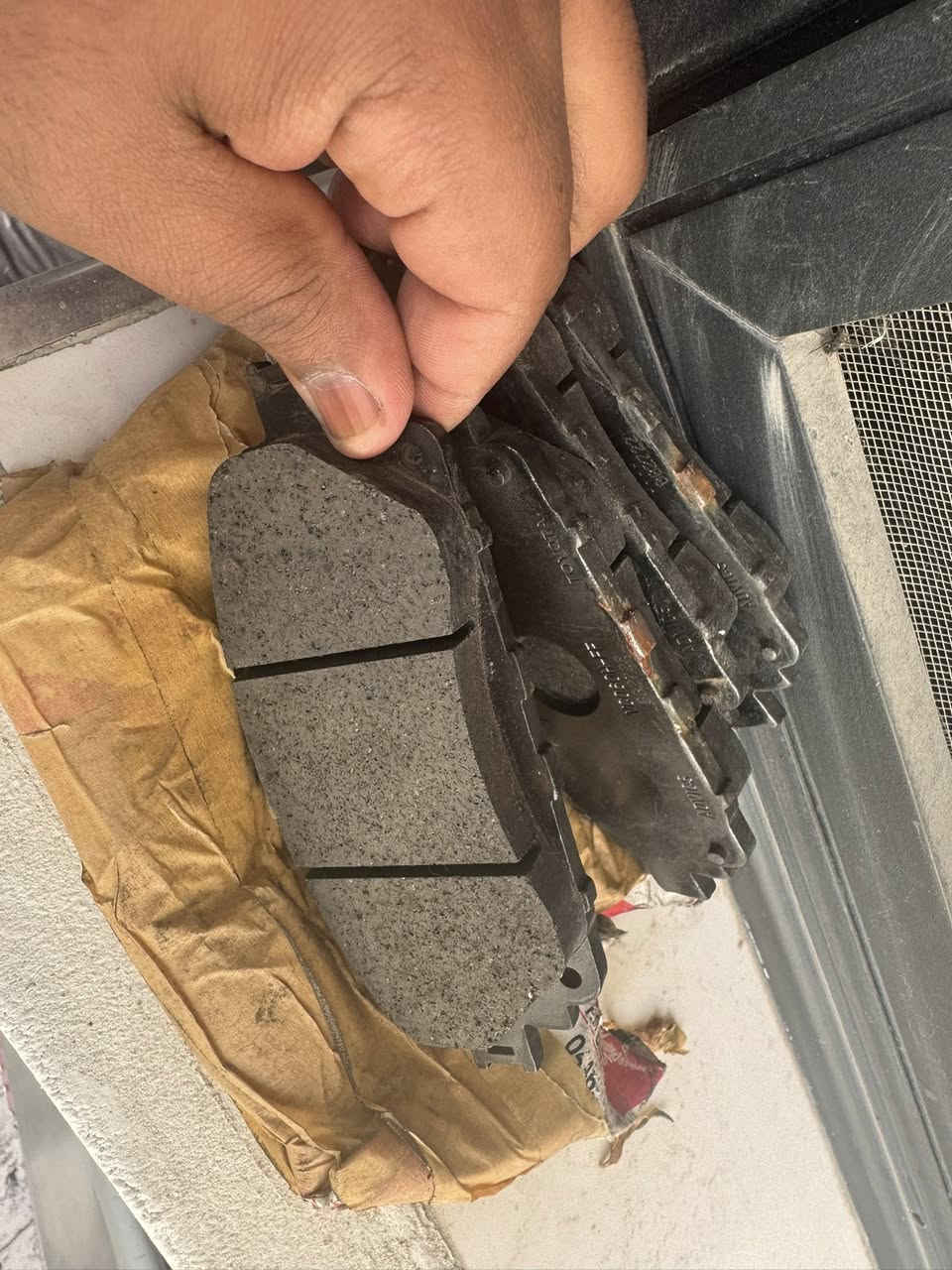 للبيع دسكات هايلوكس اصلي بسعر مناسب مكاني بغداد للتواصل ***********
