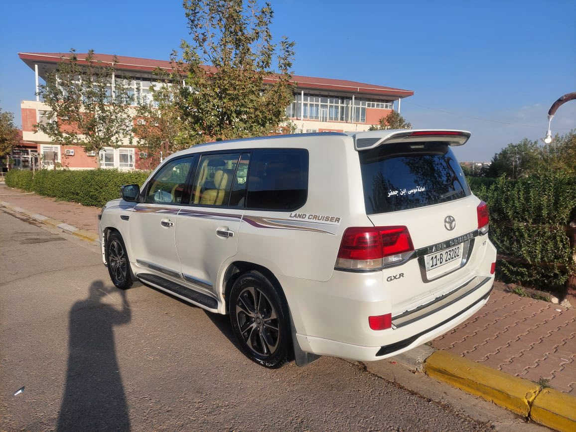 سلام عليكم اخوان لاندكروز ٢٠١٣ محدثه ٢٠٢١ السيارة بسمي مصبوغه صبغ عام مكفول من الشاصي ومن الحداديه ومن المحرك السيارة بريميه وخير من الله السيارة السعر بلاش بلاش 
(٢٦٠ورقه ) مكان كربلا *********** ( ***********)
