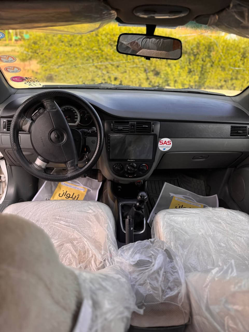 اوبترا موديل ٢٠١٣ كير عادي  سياره بها ربع باب سائق صبغ فقط والباقي كفاله عام رقم سنويه جديد بها كوبون بانزين كير محرك بدون عيب 
سعر ٨٥ مجال 
رقم موبايل *********** كركوك, العراق
