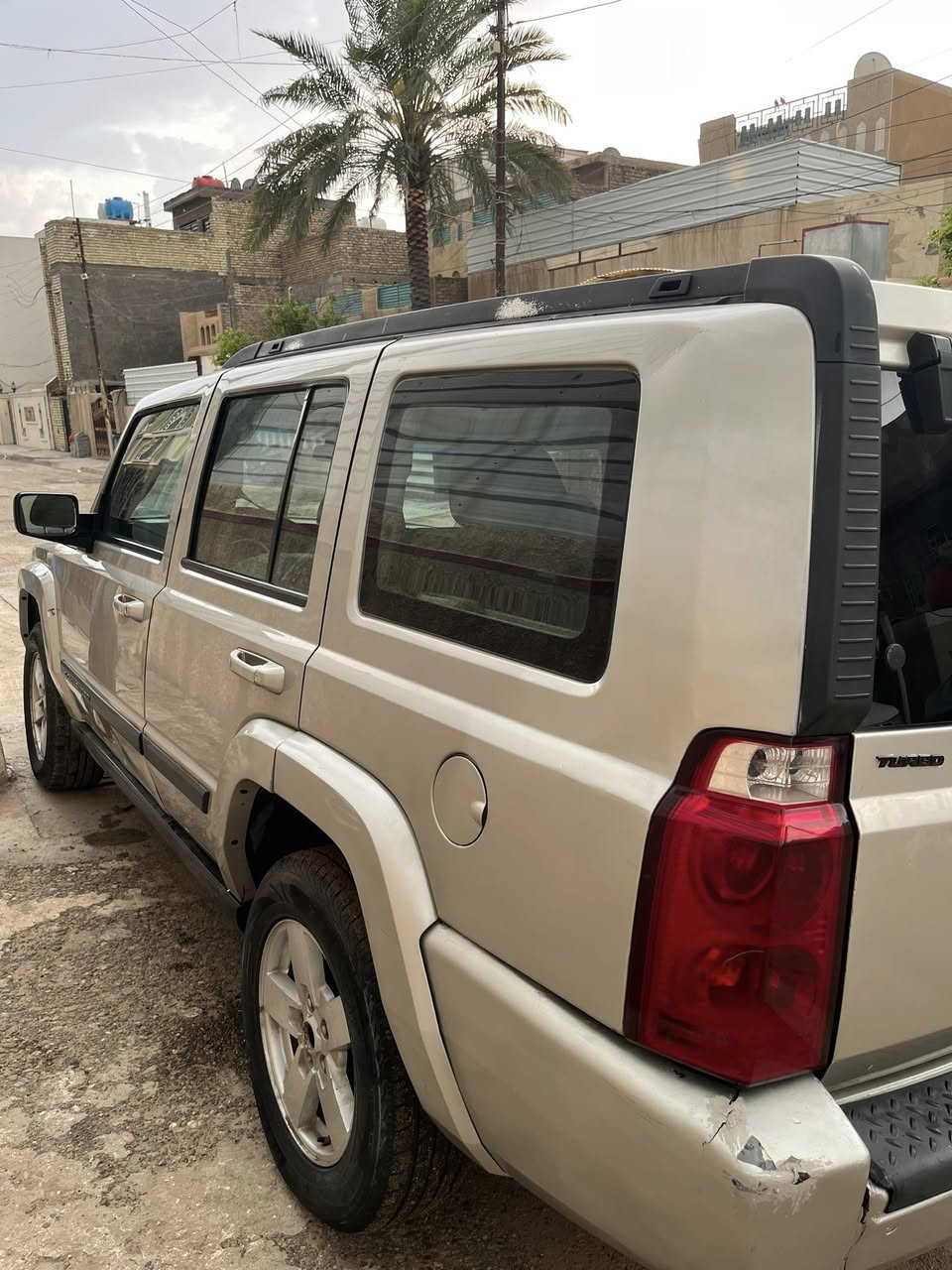 سلام عليكم جيب كومندر 2007 لون ذهبي محرك 4700رقم بغداد سعر 83وبيه مجال
***********
