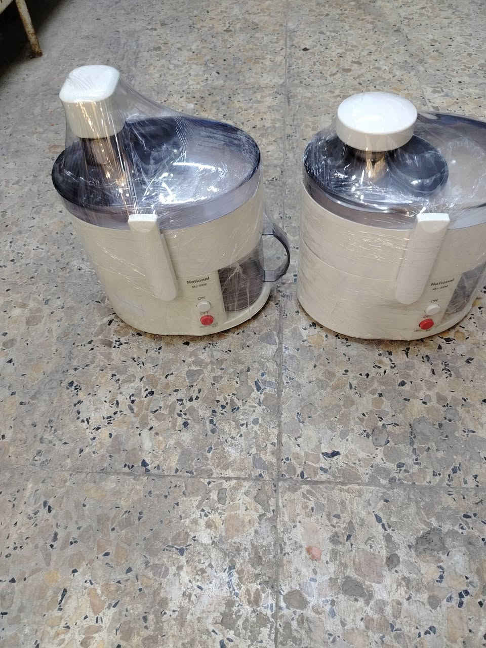 عصارات جزر. وجميع الفوكه ماركة ناشنال مستخدم نضيف


**إذا كنت صاحب هذا الإعلان وتريد حذفه لأي سبب، رجاءا أرسل رسالة إلى الدعم الفني**