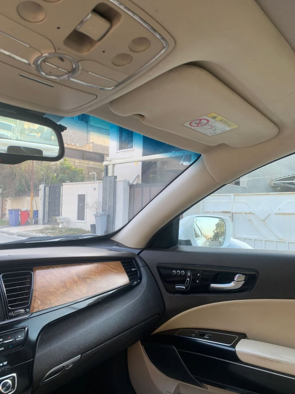 اسلام عليكم سيارة كيا كورس خليجي فول مواصفات رقم اربيل دولي جديد سنويه جديده مكينه وكير وصدر وتبريد كهربائيات خير من الله سيارة بيها ٣قطع صبغ بنيد وجاملغ وباب وبيها تكمه فوك سايق بيها تصليح وصبغ سعر ١٥٠ وبيها مجال***********
