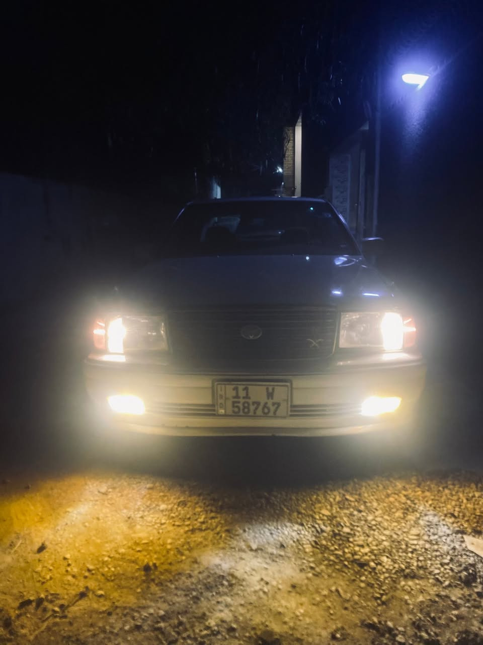السلام عليكم 
راس الثور تكم ايسر بلاد 1997 
رقم بغداد انكليزي 
تحويل ثاني يوم 
مكينه وكير vvt_2500مال حاويه 
صدر امامي خلفي جديد 
تخم تاير جديد
باتري جديد 
كهربائيات كلها شغاله 
تبريد ثلج منضومه جديده 
لايت زنون 
بيها تعمير خياسات بل جاملغ الخلفي فقط الباقي كفاله 
السعر 100 وبيها مجال 
مكاني بغداد حي القاهره 
   
هاتف:***********

