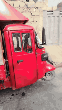 تكتك لبيع سعر ٣مليون ونص وبيها مجال
مرقمه كامله 
موديل ٢٠٢٠ محرك كامه
لتواصل ***********
الموقع في الفلوجه
