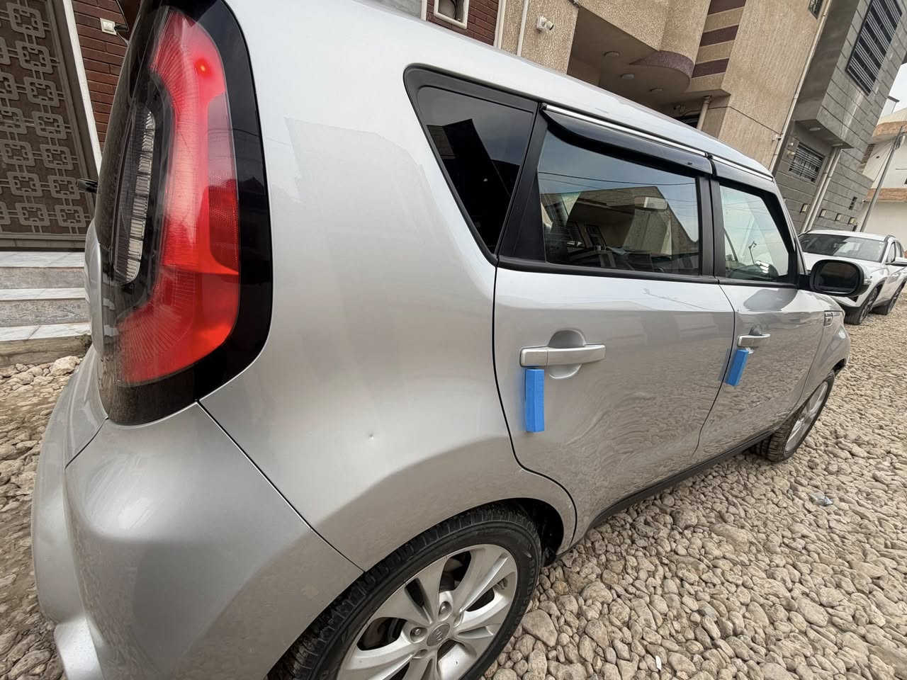 السلام عليكم 
كيا صول 
موديل 16
وارد امريكي
رقم بغداد انكيلزي مميز
ماشيه 66 الف حقيقي
المواصفات
مود درايف
كامرا شاشه
تحكم جهتين
كشاف
كشن كهرباء
اشاره بالمري 
كشنات جلد
مكينه 2000 جي دي
كير At
تخم تاير جديد 
تبريد ثلج سياره مال جناي مابيه نقص اي شي
حادثه جاملغ وبنيد  وبيه صبغ من امريكه بالتكمه  كدام عينك بالسونار 
السعر106 وبيه مجال بسيط
مكاني بابل***********
