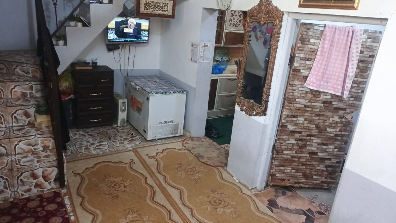 دار للبيع مقابيل قرية الغدير عامود 269مساحه50متر صاله وغرفه ومطبخ وفوك صاله جبيره 
تواصل واتساب. ***********
