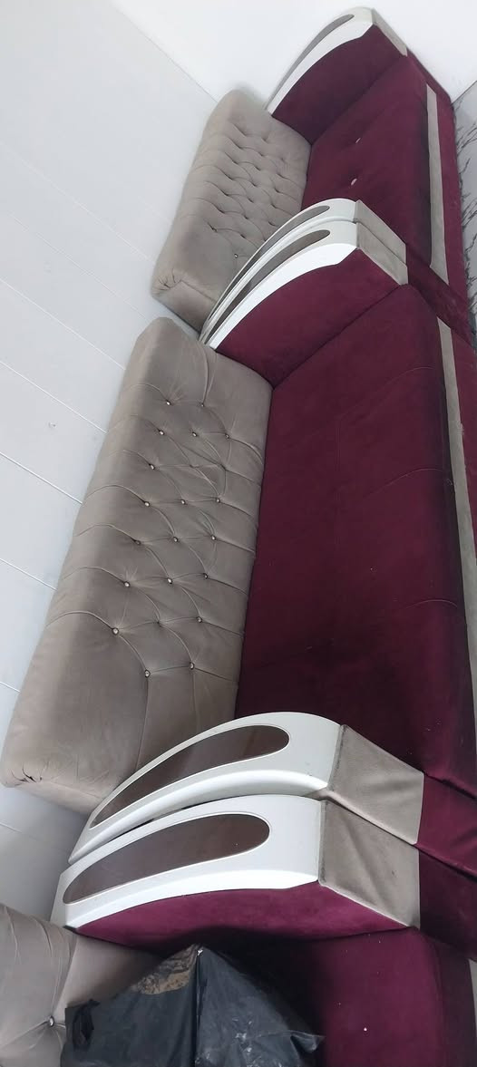 السلام عليكم غراض حلاقة للبيع جدد نضيفات كلش كلمن وسعرة المكان الديوانية للاستفسار خاص 
***********
