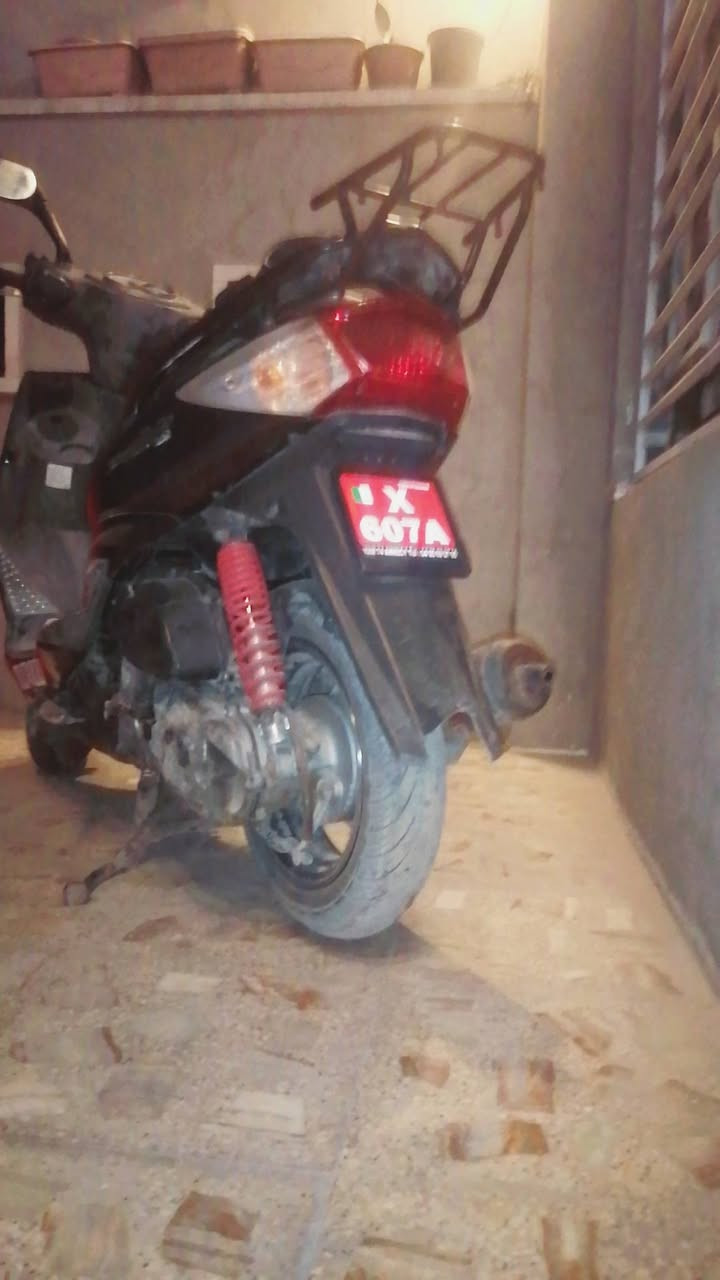 سكنس فحل كابريتر اصل كهربائيات من الطول للطول شغاله سكن اشاره يمنه يسره دبل اشاره دبل رماش هورن دشبول بك لايت دبلات اماميه خلفيه تايرات اجنحه دواخل ختم واحد السعر 700وبيه مجال او مراوس  فول نعومه ونكره سلف هندر شغل وطلع وين ما تريد المكان بغداد الجديده ***********
