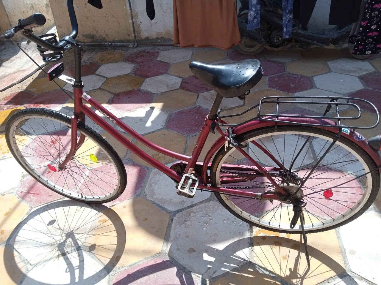 سلام عليكم بسكل للبيع حجم 26 جاهز البسكل السعر 75 وبي مجال الطيبين شري يخابر الرقم ***********مكان حله
