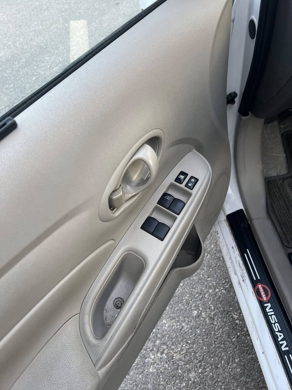 السلام عليكم 
نيسان صني هندي رقم سليمانية 2024 
ماشيه 55 الف
ابو بليته زركه 
مواصفاته تحكم ستيرن - بلاجكتور - 4 جامات كهرباء -تبريد خلفي - شاشه و كامرة - حاسات خلفية 
بيه شبر بلجاملغ صفحه السايق pdr 
الجامة الامامية بيه خط 
من ناحية كير و المحرك بشرط 
مكان سيارة سليمانية
السعر 127ورقه و بي مجال 
***********
