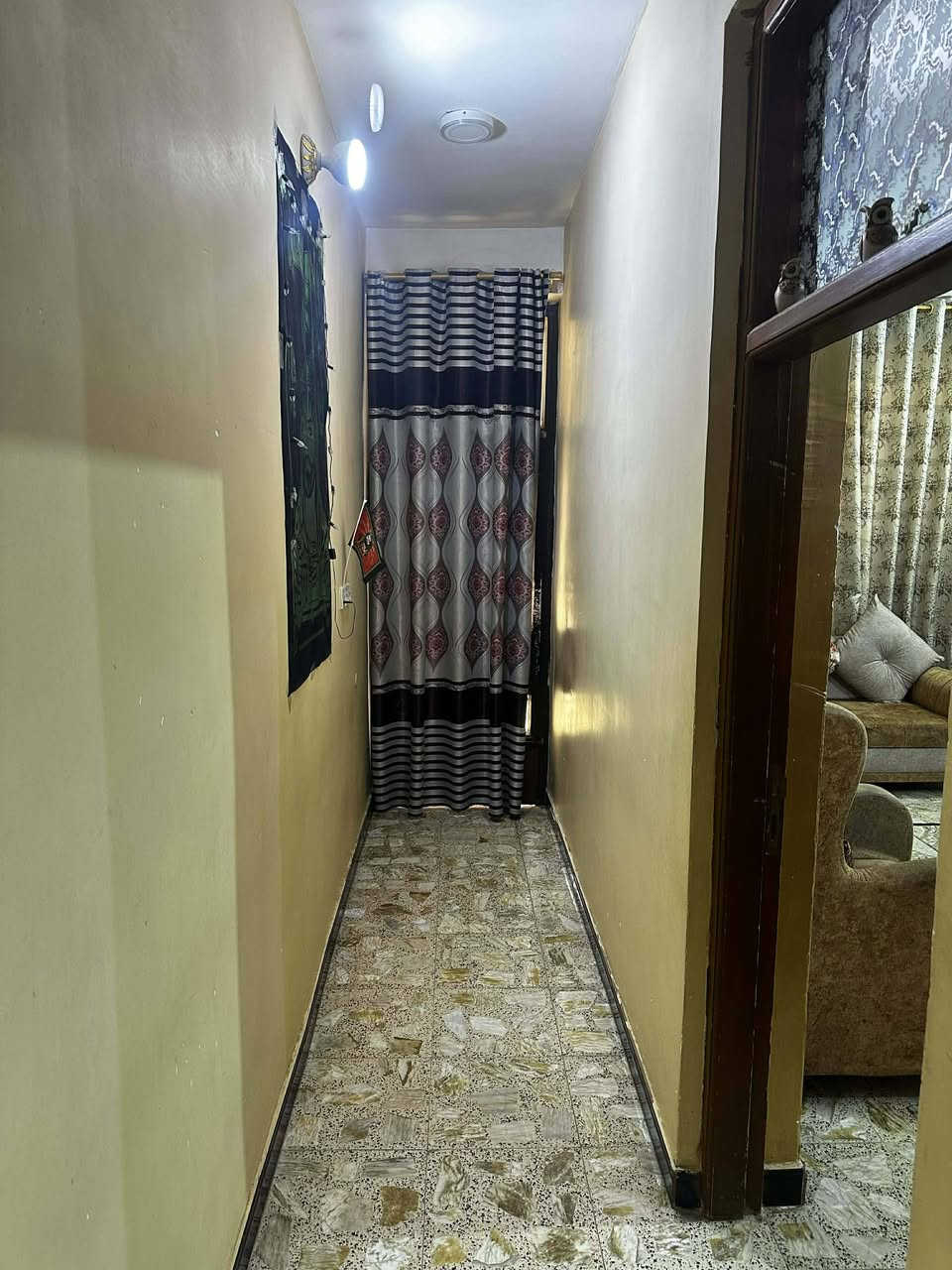 السلام عليكم
بيت للبيع مساحه (٨٠)متر الواجهيه(٥)متر النزال (١٦)متر الخطيب الزراعي شارع مشمشه 
***********الاستفسار
