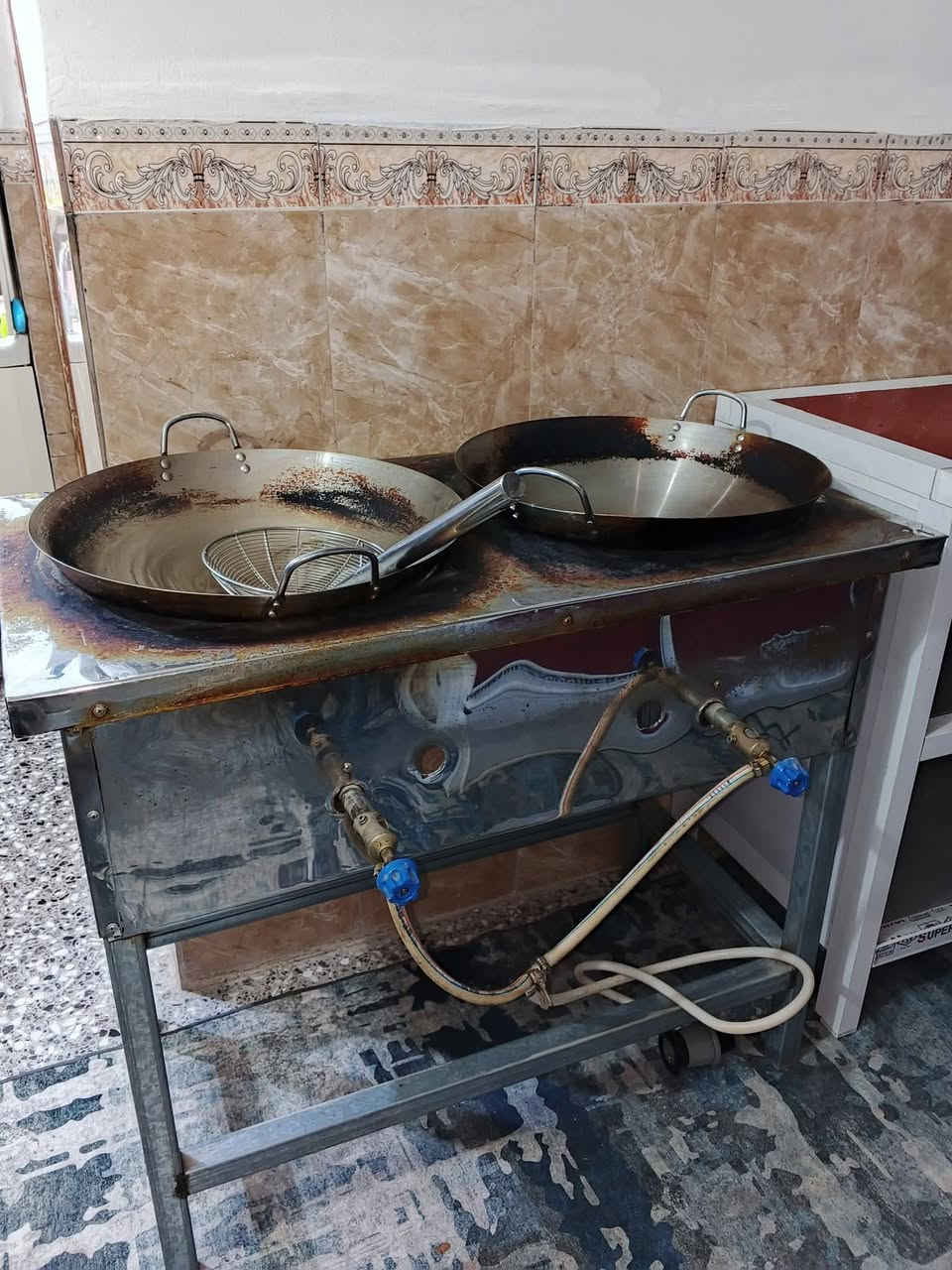 ادوات كافتريا للبيع
كابسة صاج درجه اولى على الغاز شعلتين فوق وتحت
شواية بركر نوعيه جيده كبيرة الحجم
ميز حديد
طباخ عينين استيل
ثلاجه عارضه تعمل وبحاله جيده
***********
الموقع حله حي الأمام علي عليه السلام
