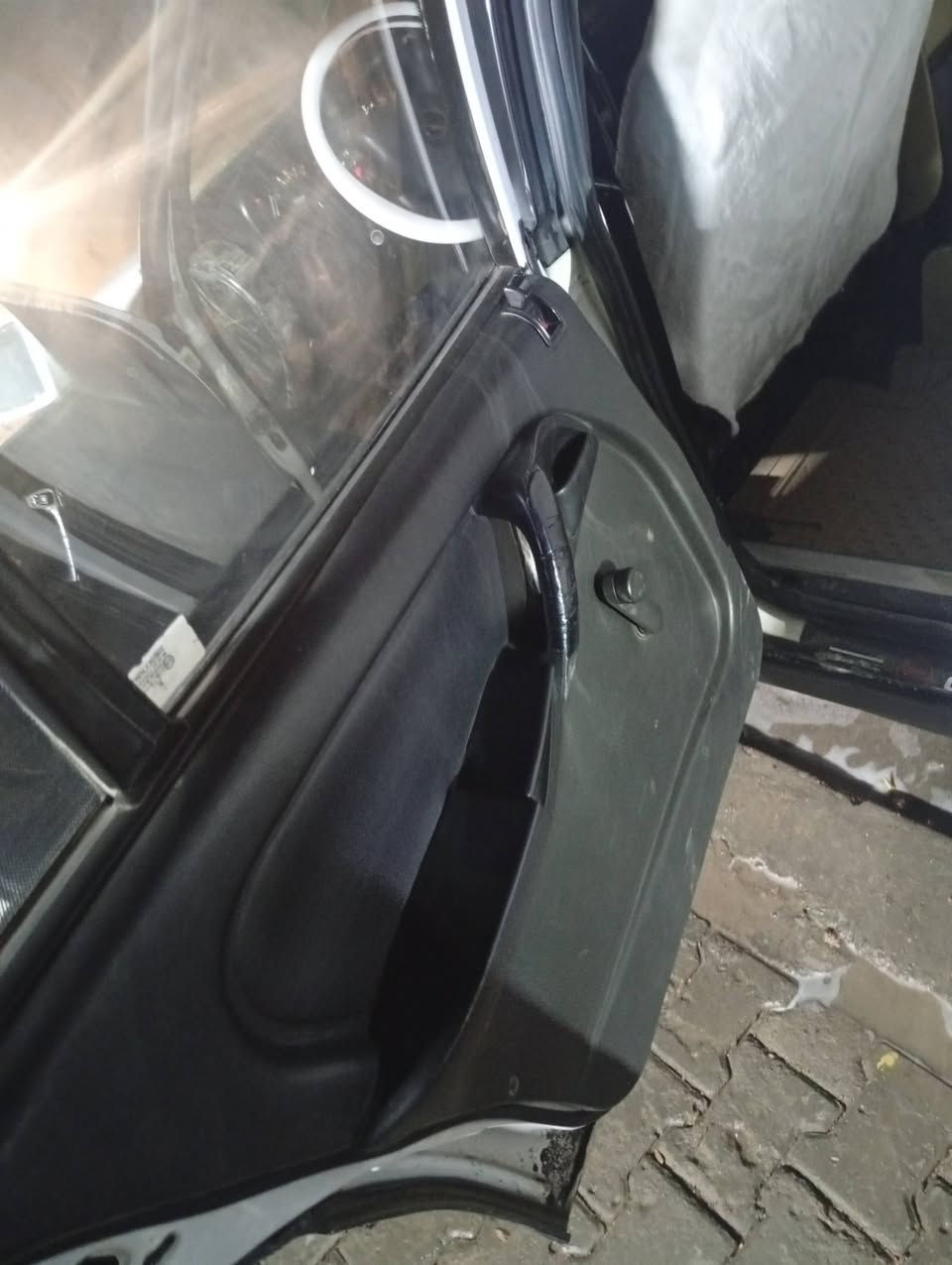 السلام عليكم اوبل اوميكا للبيع بلاديه مكانات صبوق قليله موديل 93سنوية هزه جديده فتحه جام كهرباء كير اوتوماتيك السعر 43مجال رقم اربيل الجديد رقم تلفون ***********/***********
