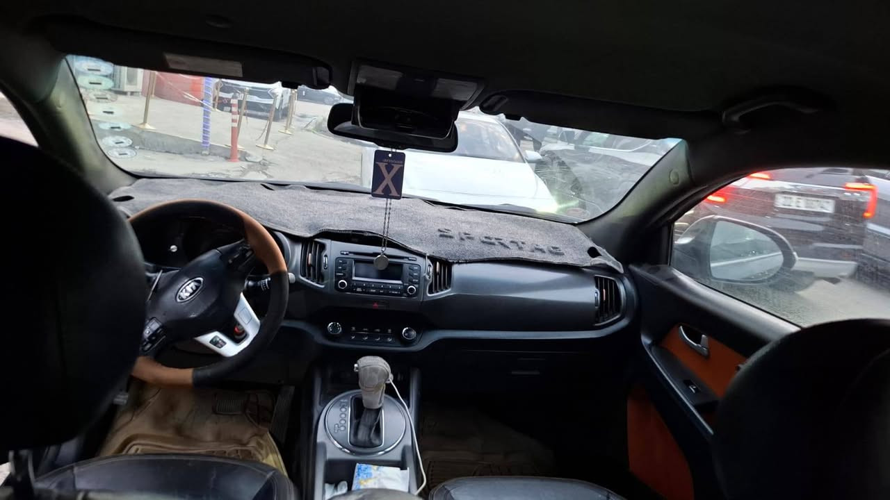 السلام عليكم
سبورتج 2013 
كوري اصل وارد خليجي 
محرك 2400 دوش -  5 ويل كي 
حساس خلفي - اشاير بالمري
كشنات جلد - عليها ادامة كاملة 
 والسونار مرفق اليوم اخذته بيه كل التفاصيل 
السعر المطلوب 130$
مكلف بالنشر
للاستفسار :- ***********
