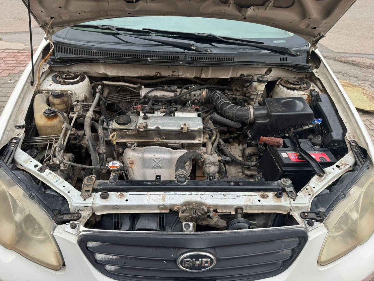 للبيع بي واي دي F3 رقم كربلاء مداور ثاني يوم كير مكينة مكفولات حداديه جديده باتري جديد بيه جاملغ الخلفي جهت السايق مصبوغ وبيه رشات بسيطه مكان السيارة كربلاء السعر 53 وبيه مجال للاستفسار رقم صاحب السيارة ***********
