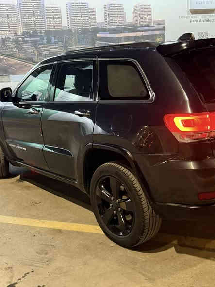 السلام عليكم سياره للبيع جيب 2014وارد أمريكي سياره نضيفه جدا مصبوغه قطع أبيع حزام صدر جديد امامي خلفي بطاريه جديده تخم تاير جديد محدث شاشه وعداد سرعه srt سياره نصبته كلش حلوه دواخل جلد حادث مرفوق ب الصور مكينه وكير خير من الله سعر السياره ١٥٥وبيها مجال بغداد الغزاليه ***********
