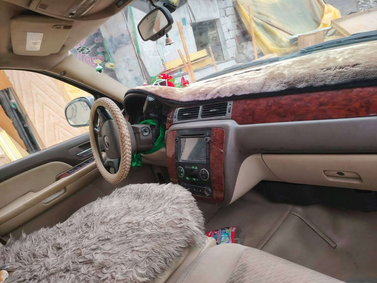 سلام عليكم يوكن دينالي موديل 2012 طويل( ادوات)
سياره جديده مكفولة من كير ومكينة واكسل والكص وضربة ونقل جثة كلة مكفول تبريد شغال صدر امامي خلفي جدد مكفول كهربائيات كلها شغالة مكينة 5300 المرغوب 
سعر 65 وبيها مجال عنوان بغداد ***********
