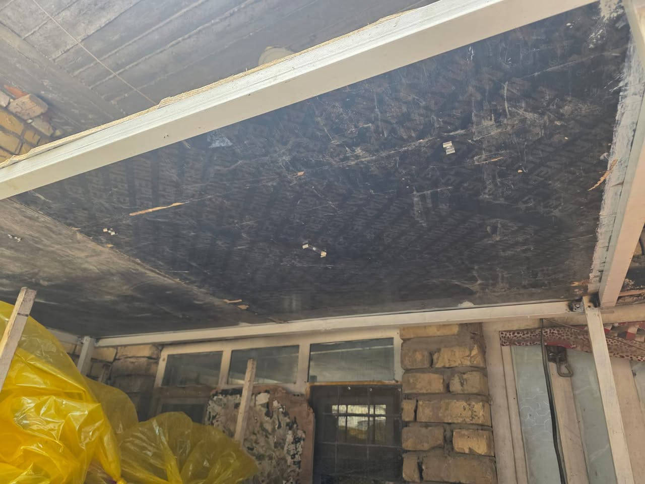 السلام عليكم  ميز للبيع السعر 150وبي مجال***********
