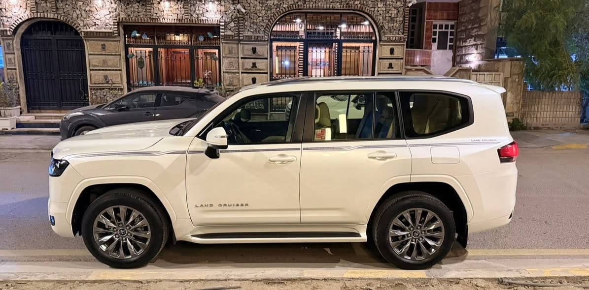 لاندكروز موديل 2023 ساز 
تطبيق ٣ شاشات Gxr   رقم سليمانيه 
ماشية ٣٣ الف كيلو 
محرك كير واير بشرط مامفتوح 
سيارة حيل نظيفة كلشي عل بلاد جديد 
سنوية هزة كلشي جديد مدفوع لـ
باسمي السنوية بشرط تحويل وغرامـة
سيارة مابيـها دينار مصرف كامل من كل نواحي
السياره مكفوله كفالة عامة عده ملاحظه بسيطة 
رقم صاحب سيارة ***********
مكاني بغداد الدورة
