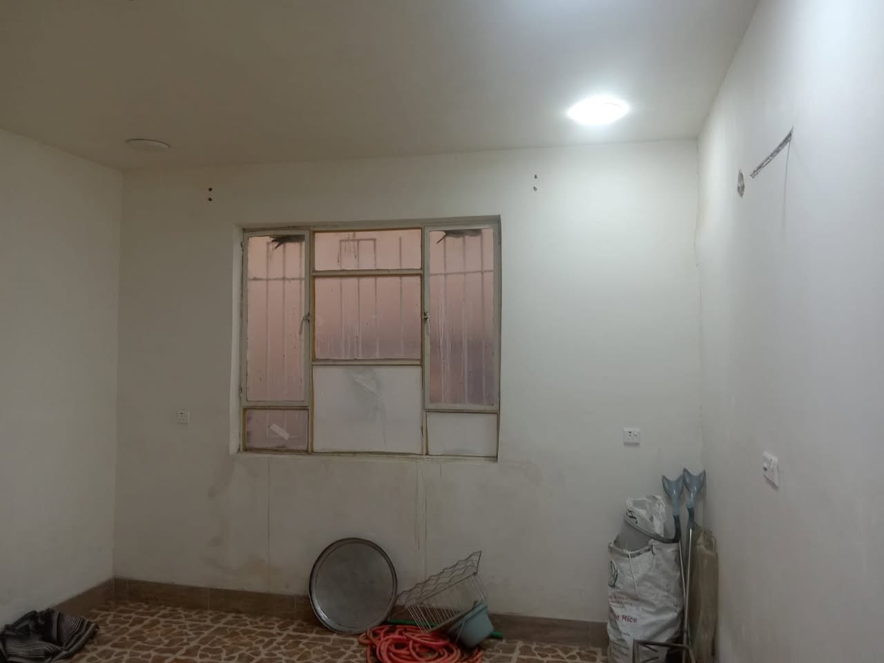 السلام عليكم بيت جسر ديالى القديم قرب الطاقه قريب على صيدليه الكوثر الأفرع المغلقه قريب عن شارع مساحه١١٩م طابقين الاتصال ***********
***********تحياتي
