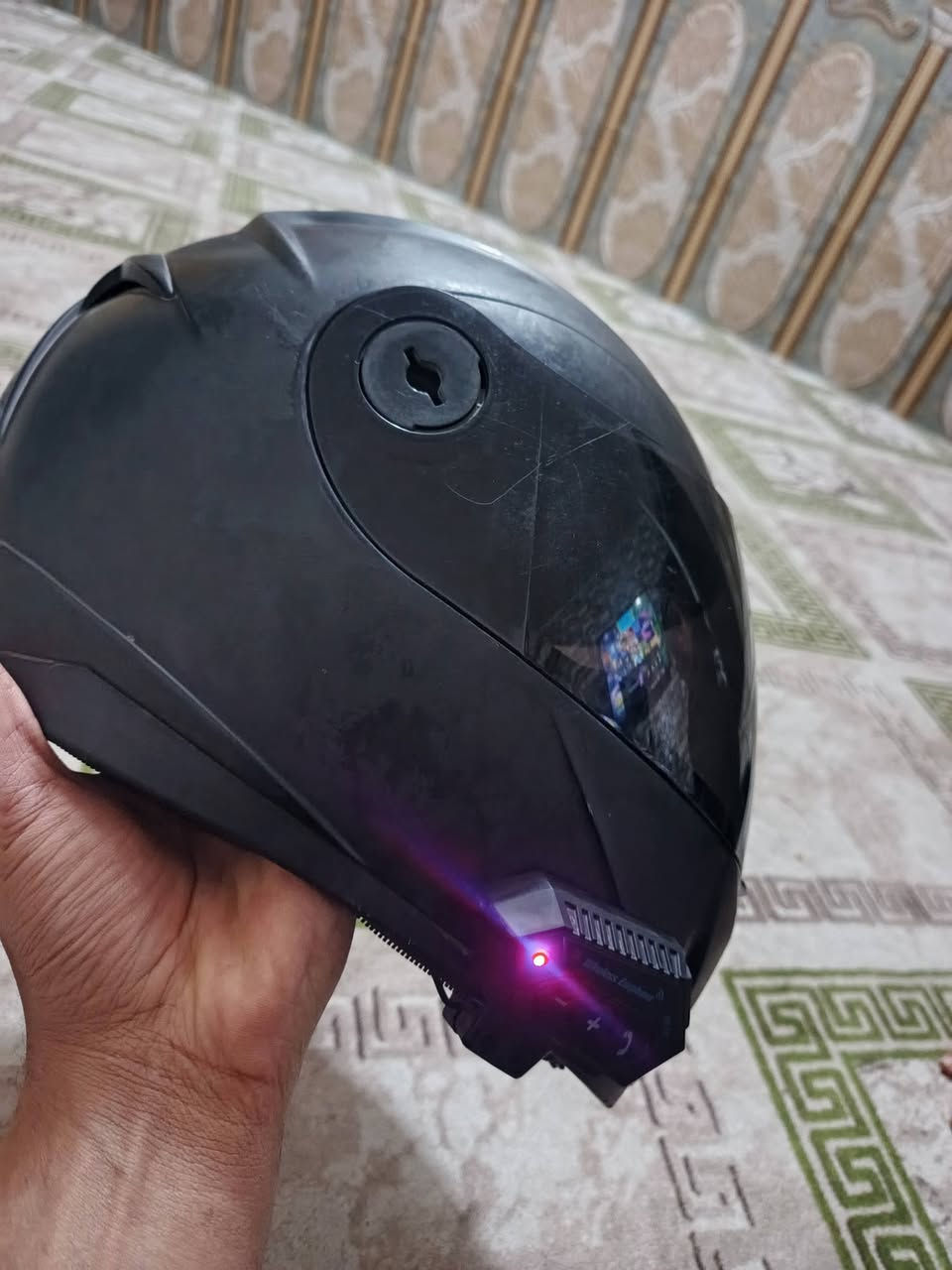 خوذه أم السماعة البلوتوث للبيع
قيموهة 
***********
