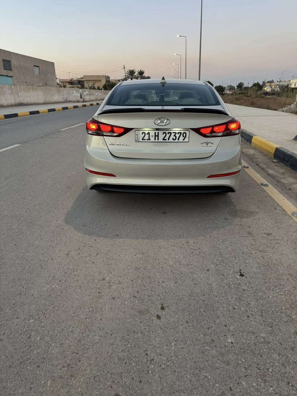 سلام عليكم النتره موديل 2017 وارد امريكي حادثهه بس جاملغ وبنيد السياره جديده مكينه وكير وحداديه وتخم تاير كلهن خير من الله منضومه زنون اصلي السياره احله من الصور رقم شمالي الجديد سنويه جديده 30 راعيهه يمي تريد وكاله او تحويل اني حاضر السعر 118 وبيهه مجال قليل حك الجيه الهاتف ***********
